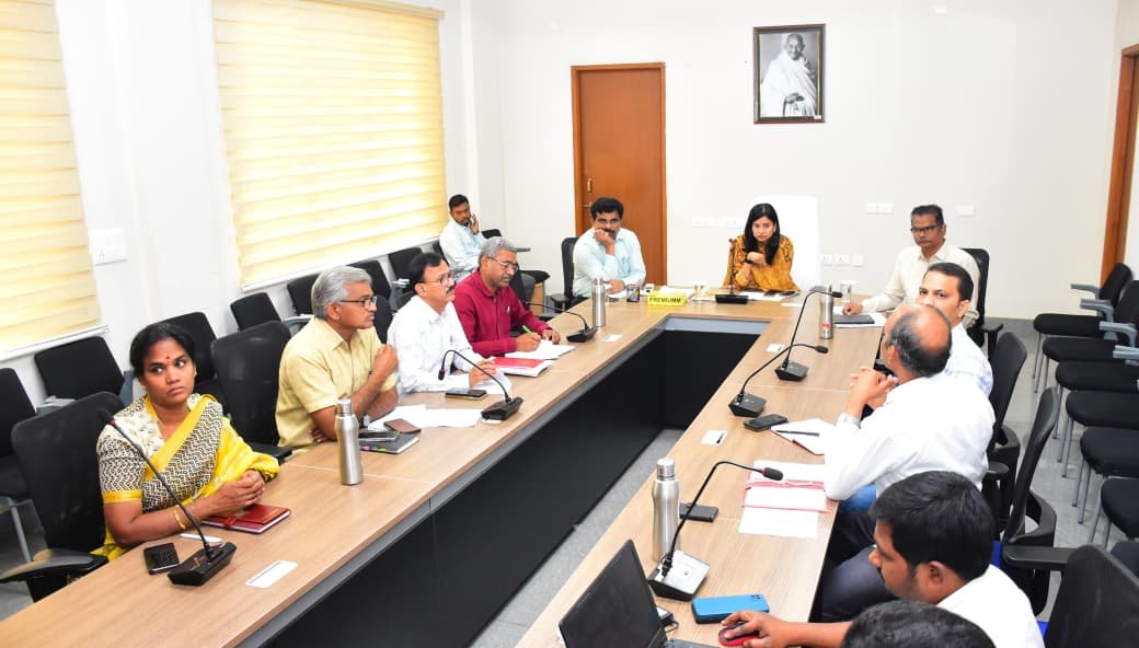 పోలింగ్ సిబ్బంది రెండో విడత ర్యాండమైజేషన్ ప్రక్రియ పూర్తి  ఇంచార్జి కలెక్టర్, జిల్లా ఎన్నికల అధికారి గరిమ అగ్రవాల్